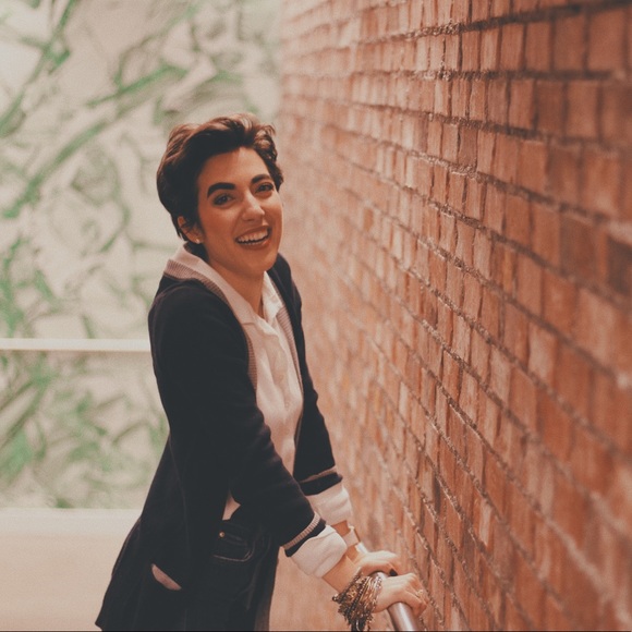 Meet your Posher, Chloe - Picture 1 of 1